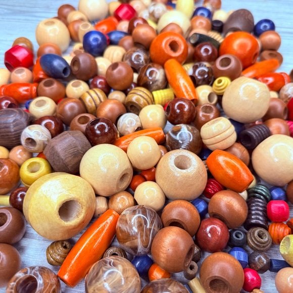Vintage macramé wooden and plastic beads all shapes & sizes 277 beads 2lbs 5.6oz - Picture 1 of 14